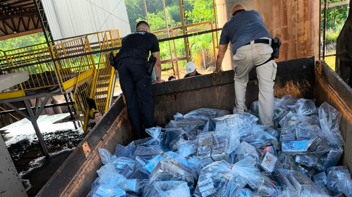 Reprodução/Polícia Civil - Ao todo, foram contabilizados 2.280 tabletes de cocaína e 6 pacotes de haxixe - Foto: Reprodução/Polícia Civil