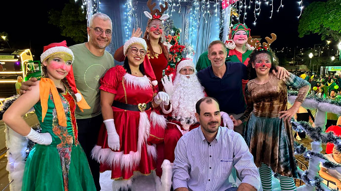 divulgação - Equipe da ACIA e Coopermota realizaram parceria de Natal - Foto: AssisCity