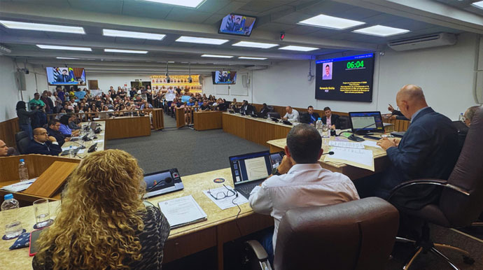 Câmara Municipal de Assis - Plenário da Câmara de Vereadores ficou lotado durante a votação - FOTO: Câmara Municipal de Assis