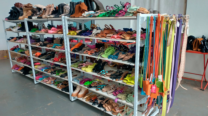 Divulgação - Bazar reune uma ampla variedade de produtos da marca, incluindo bolsas, sapatos e acessórios, com preços a partir de R$29,90 - Foto: Divulgação