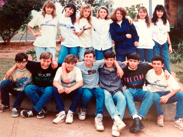 divulgação - Grupo de amigos na época da escola - Foto: Divulgação