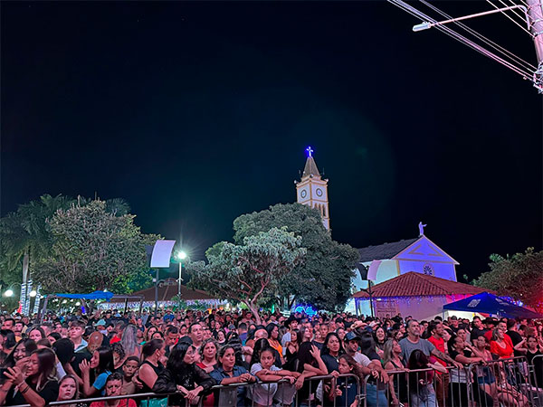 divulgação - Palco de shows está montado na praça da Igreja Matriz - Foto: AssisCity