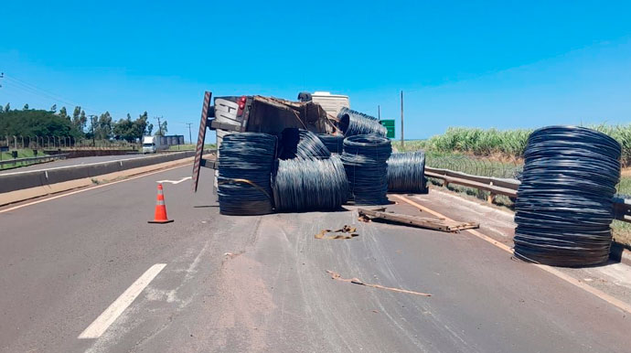 Artesp - Acidente foi registrado na manhã desta segunda-feira, no km 438,837 - Foto: Artesp