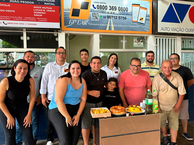 Portal AssisCity - A equipe da GP Car durante inauguração da sede na Rodoviária de Assis - Foto: Portal AssisCity