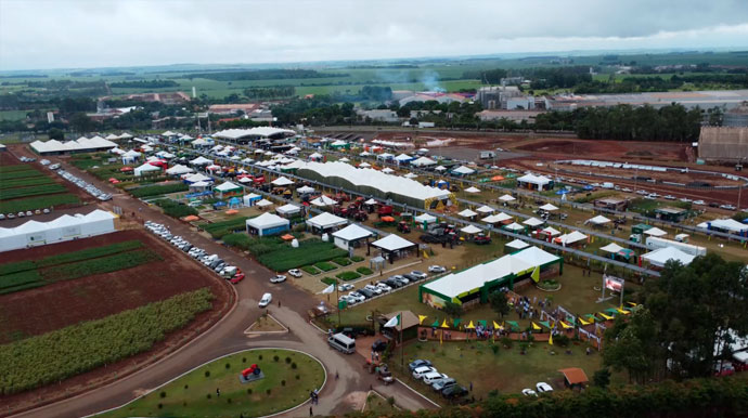 Divulgação - Caravanas de Cruzália e Florínea levam agricultores para o maior evento de tecnologia agrícola da região - Foto: Divulgação